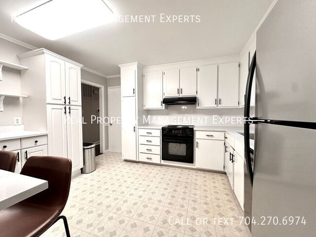 3311 Tyrone Dr in Charlotte, NC - Building Photo - Building Photo