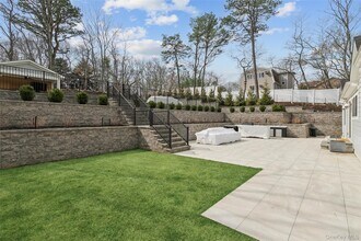 6 W Landing Rd in Hampton Bays, NY - Building Photo - Building Photo