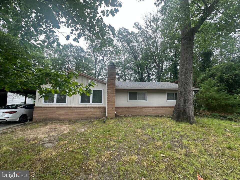 956 N Main St in Glassboro, NJ - Building Photo