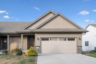 785 River Bnd Ln in North Liberty, IA - Building Photo