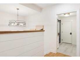 231 Manitoba Ave in Wayzata, MN - Building Photo