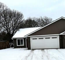 3145-3147 N Hastings Way in Eau Claire, WI - Building Photo