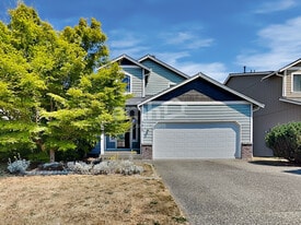 7815 205th St E in Spanaway, WA - Building Photo