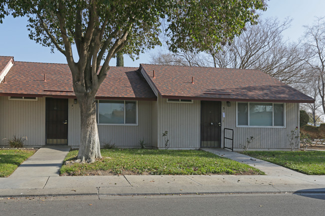 Macarthur Apartments in Los Banos, CA - Foto de edificio - Building Photo