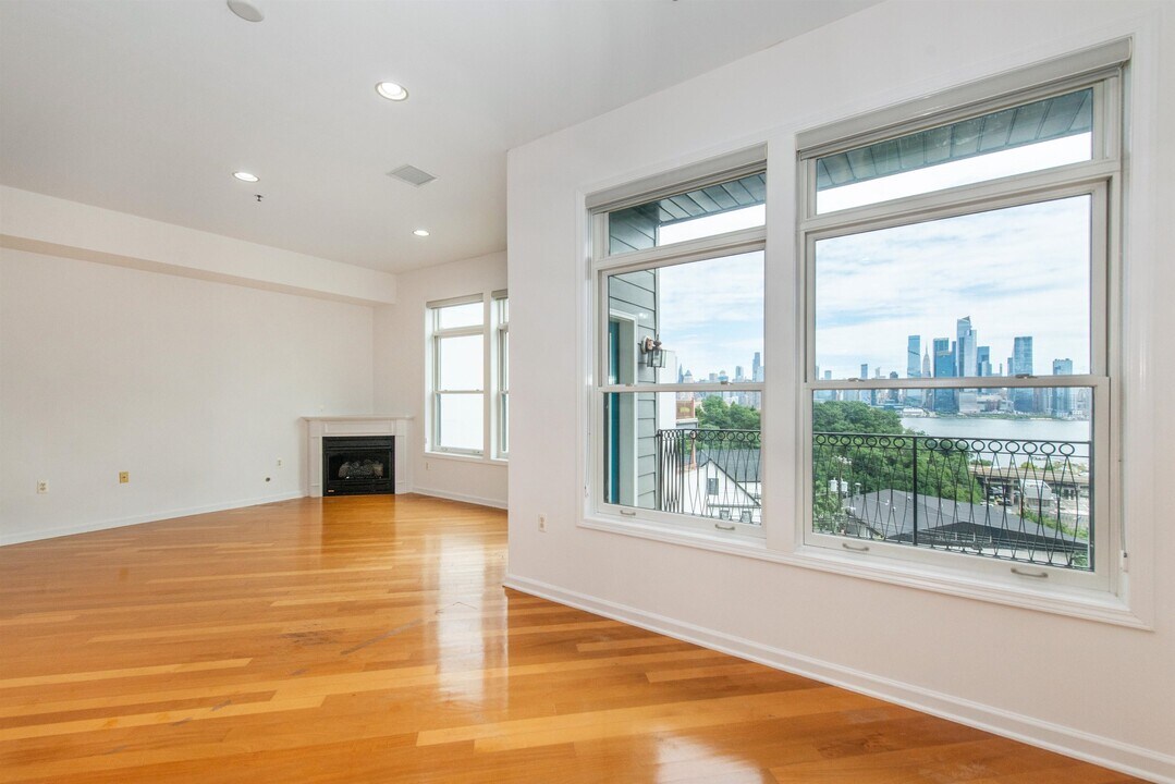 550 Gregory Ave in Weehawken, NJ - Building Photo