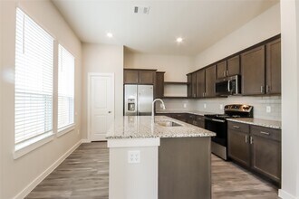 9835 Willow Creek Commerce Dr in Tomball, TX - Foto de edificio - Building Photo