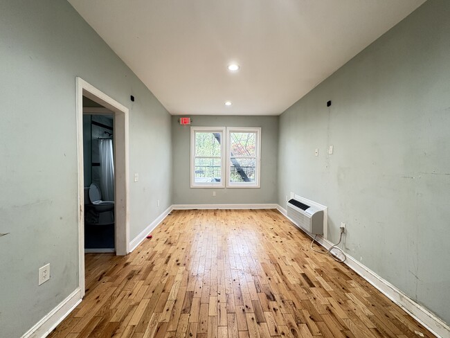 44 Linden Ave, Unit 5 in East Orange, NJ - Building Photo - Building Photo