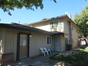Cypress Meadows in Sacramento, CA - Building Photo - Building Photo
