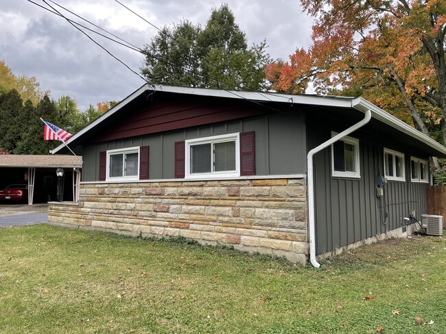 7901 Burgundy Ln in Cincinnati, OH - Foto de edificio - Building Photo