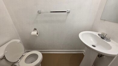 401 Advocate Ct in Newport News, VA - Building Photo - Building Photo