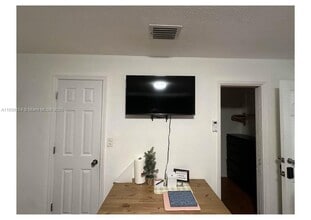 2530 Rodman St in Hollywood, FL - Building Photo - Building Photo