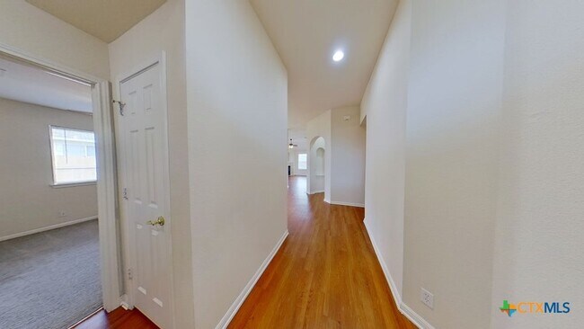 102 Hersee Ct in Hutto, TX - Building Photo - Building Photo