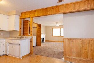 952 88th Ln NW in Coon Rapids, MN - Building Photo - Building Photo