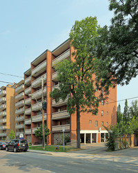 Charlton Park Apartments in Hamilton, ON - Building Photo - Building Photo