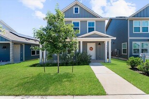 905 Powell in Kyle, TX - Building Photo