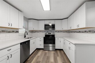 7415 San Salvadore Dr in Port Richey, FL - Building Photo - Building Photo