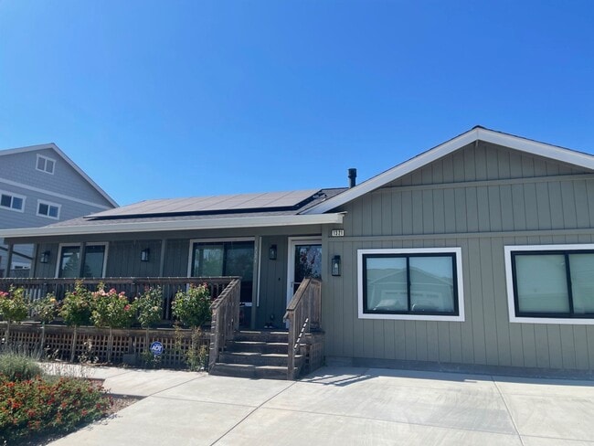 property at 1323 Dogwood Dr