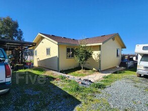 4279 Fruitland Rd in Marysville, CA - Foto de edificio - Building Photo