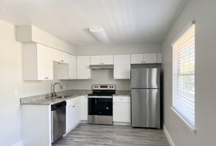 125 S Salisbury Ave in DeLand, FL - Building Photo