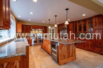 105 Young Oak Rd in Salt Lake City, UT - Building Photo - Building Photo