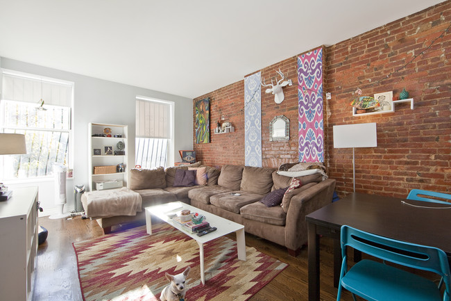 319 S 5th St in Brooklyn, NY - Building Photo - Interior Photo