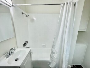 1803 W Sumac Ln, Unit 5 in Anaheim, CA - Foto de edificio - Building Photo