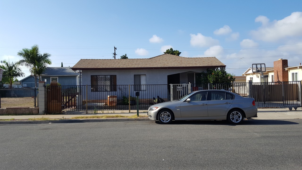 1438 Lemon St in Oceanside, CA - Building Photo