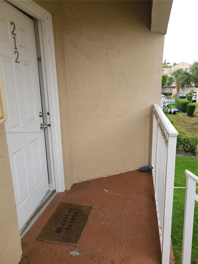 8615 NW 5th Ter, Unit 14-212 in Miami, FL - Building Photo - Building Photo