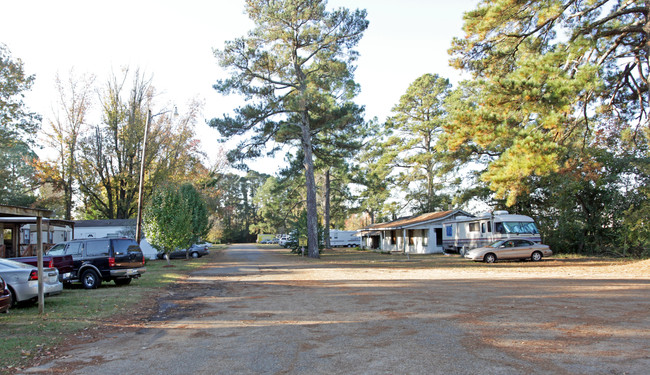 Cleveland Mobile Home Park in Richland, MS - Building Photo - Building Photo