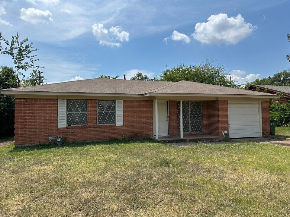 1106 La Porte Dr in Waco, TX - Building Photo