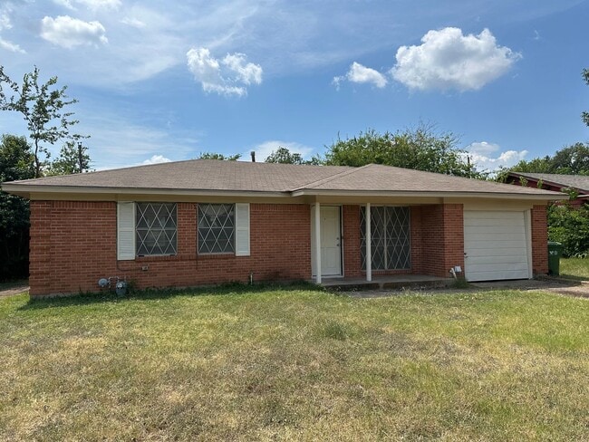 property at 1106 La Porte Dr