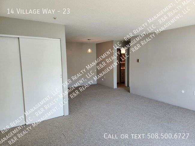 14 Village Way in Natick, MA - Building Photo - Building Photo