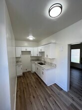 1740 Winona Blvd, Unit 101 in Los Angeles, CA - Building Photo - Building Photo