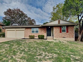 1469 Serenade Ln in Dallas, TX - Building Photo