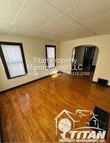 822 S Commercial St in Neenah, WI - Building Photo