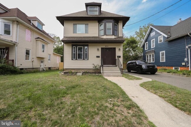 property at 231 E Knight Ave