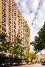 697 W West End Ave in New York, NY - Building Photo - Building Photo
