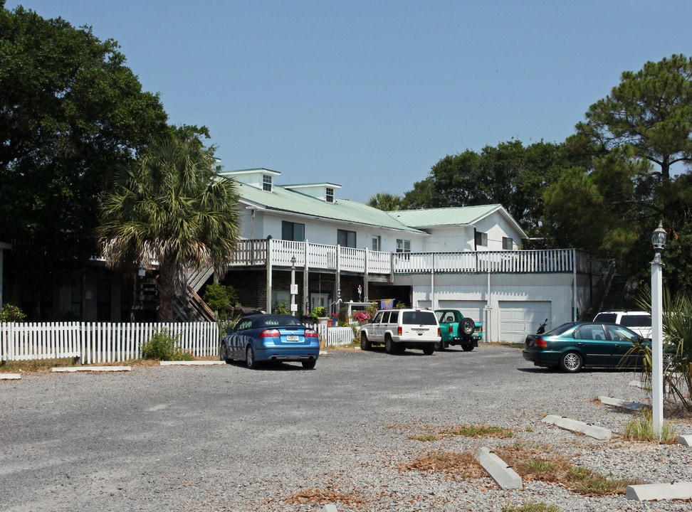 Sandbar Apartments in Folly Beach, SC - Building Photo