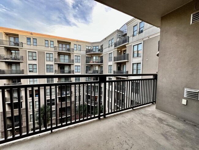 property at 718 W Trade St