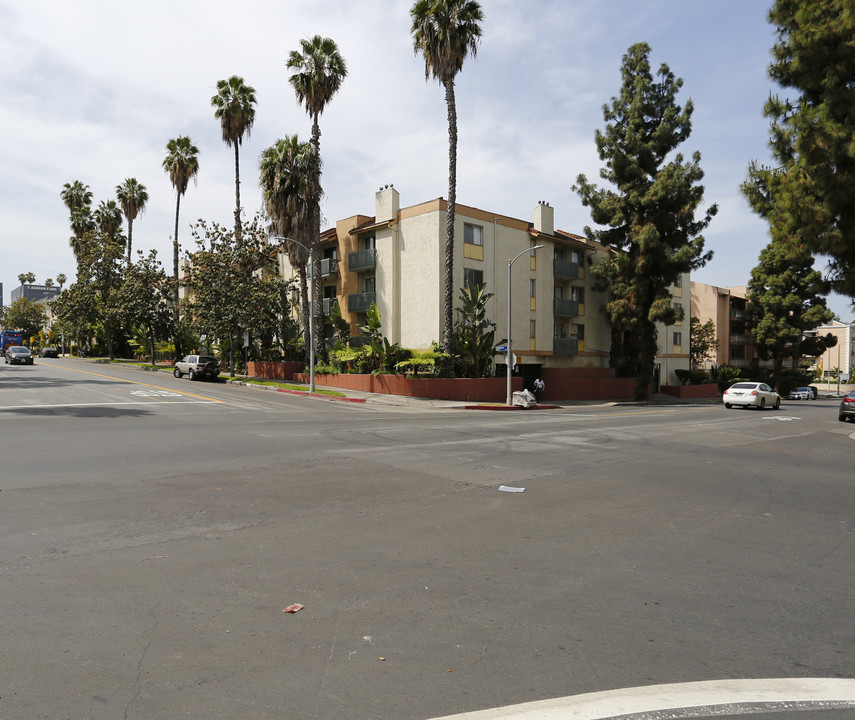 401 S Ardmore Ave in Los Angeles, CA - Building Photo