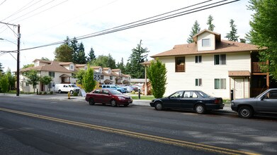 10825 Butner Rd in Portland, OR - Foto de edificio - Building Photo