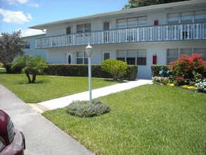 60 Kent E in West Palm Beach, FL - Building Photo - Building Photo