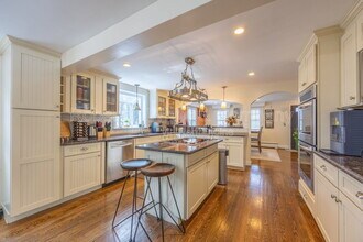 4 Trotwood Dr in West Hartford, CT - Building Photo - Building Photo