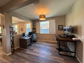 331 Coastal Redwood St in Las Vegas, NV - Foto de edificio - Building Photo