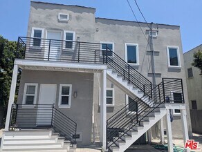 807 Croft Ave in Los Angeles, CA - Building Photo - Building Photo