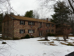 Wallen's Hill Apartments in Barkhamsted, CT - Foto de edificio - Building Photo