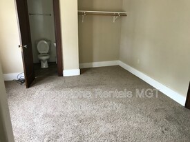 264 College St SE, Unit 2 in Valley City, ND - Building Photo