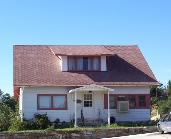 821 Broadway St in Thermopolis, WY - Building Photo