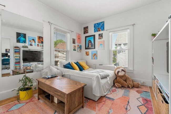 32 Richardson St in Somerville, MA - Foto de edificio - Building Photo