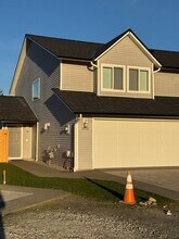 19921 9th Ave Ct E in Spanaway, WA - Building Photo - Building Photo